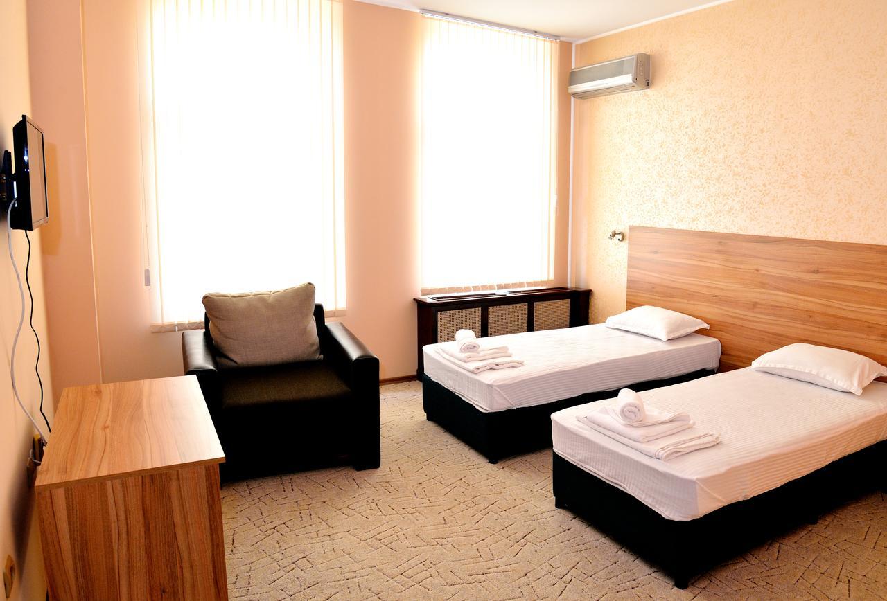 Hotel Cascade Pleven Bagian luar foto