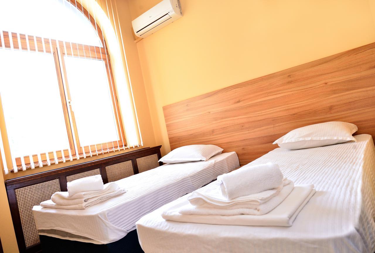 Hotel Cascade Pleven Bagian luar foto